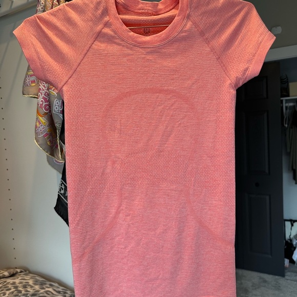 lululemon athletica Coral Short Sleeve Tee - Picture 2 of 6
